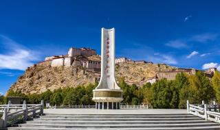 《我心目中的英雄》作文开头和范围,人物推荐比如写父母老师等等 我心中的英雄作文